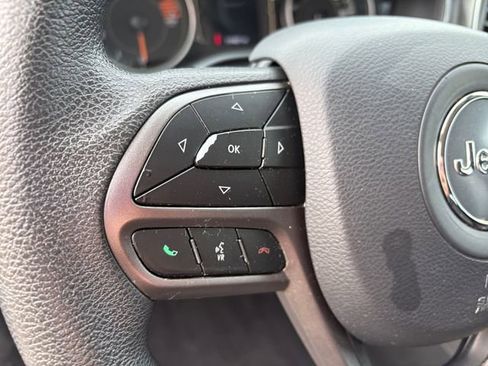 Used 2020 Jeep Cherokee Latitude FWD image 19