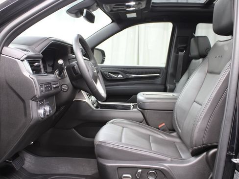 Used 2023 GMC Yukon Denali w/ LPO, Floor Liner Package AWD/4WD image 12