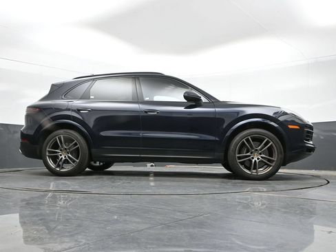 Used 2023 Porsche Cayenne AWD/4WD image 41