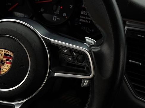 Used 2018 Porsche Macan AWD/4WD image 9