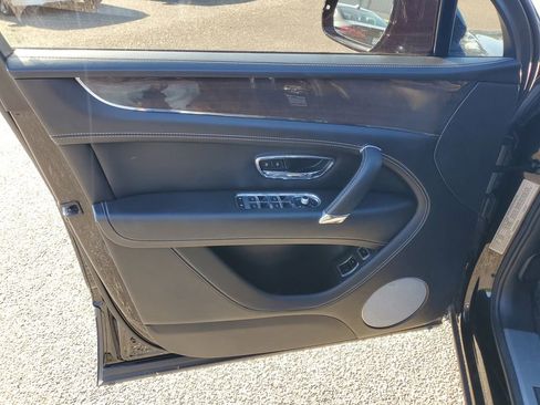 Used 2019 Bentley Bentayga AWD/4WD image 19