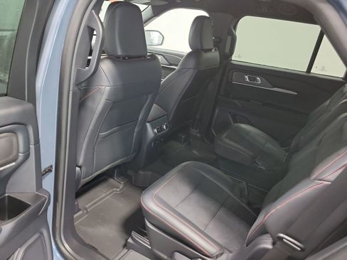 Used 2025 Ford Explorer ST image 3