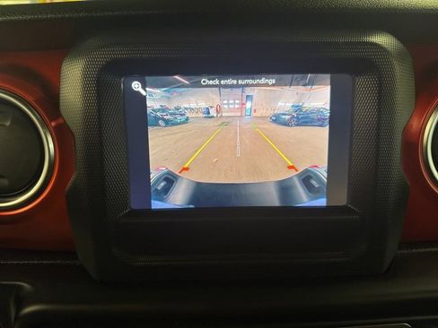 Used 2021 Jeep Gladiator Rubicon w/ Cold Weather Group image 14