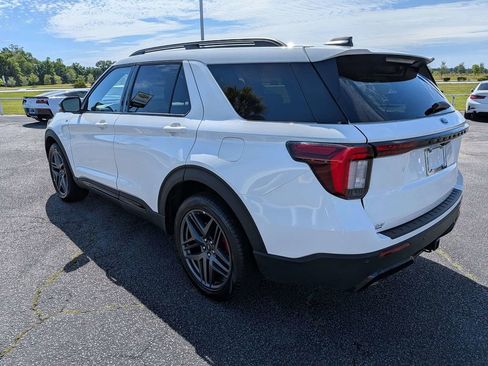 Used 2025 Ford Explorer ST-Line w/ ST-Line Street Pack AWD/4WD image 7
