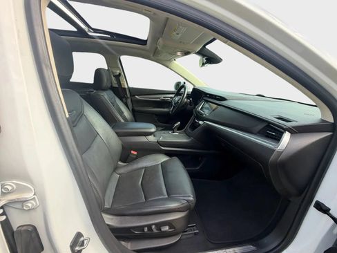 Used 2018 Cadillac XT5 Luxury w/ Driver Awareness Package FWD image 16