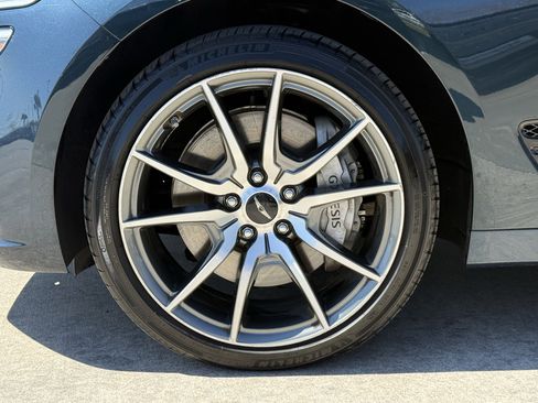 Used 2025 Genesis G70 2.5T image 12