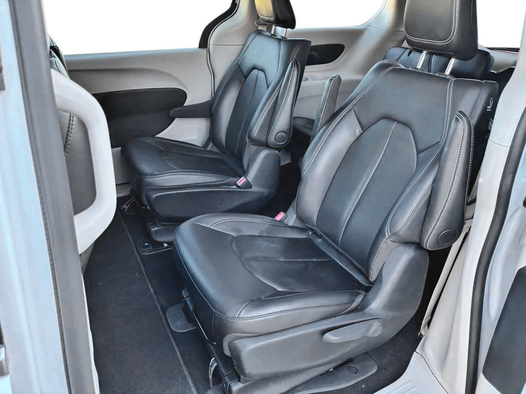 Used 2024 Chrysler Pacifica Limited FWD image 27
