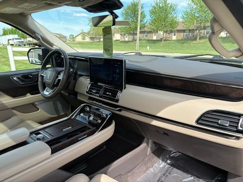 Used 2022 Lincoln Navigator L Reserve AWD/4WD image 12
