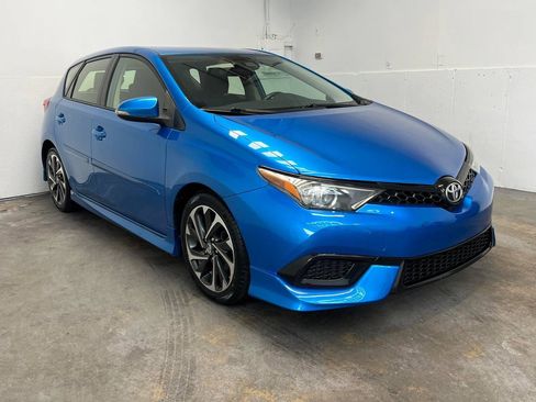 Used 2017 Toyota Corolla iM w/ All-Weather Mat Package FWD image 3