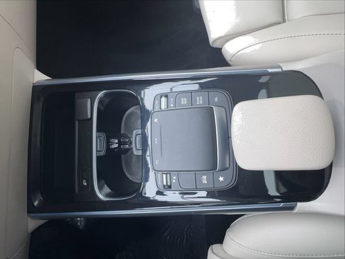 Used 2022 Mercedes-Benz GLB 250 w/ Premium Package Lite image 41