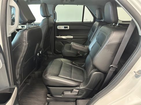 Used 2023 Ford Explorer Limited w/ Limited Technology Package AWD/4WD image 13