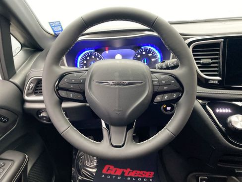 New 2026 Chrysler Pacifica Select w/ S Appearance Package image 16