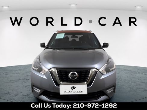 Used 2020 Nissan Kicks SR image 2