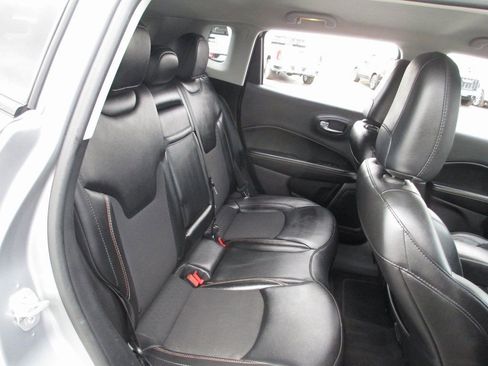 Used 2019 Jeep Compass Latitude FWD image 19