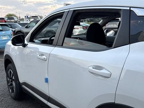 New 2025 Nissan Kicks SV AWD/4WD image 16
