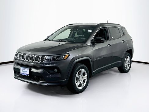 Used 2023 Jeep Compass Latitude w/ Convenience Group AWD/4WD image 1