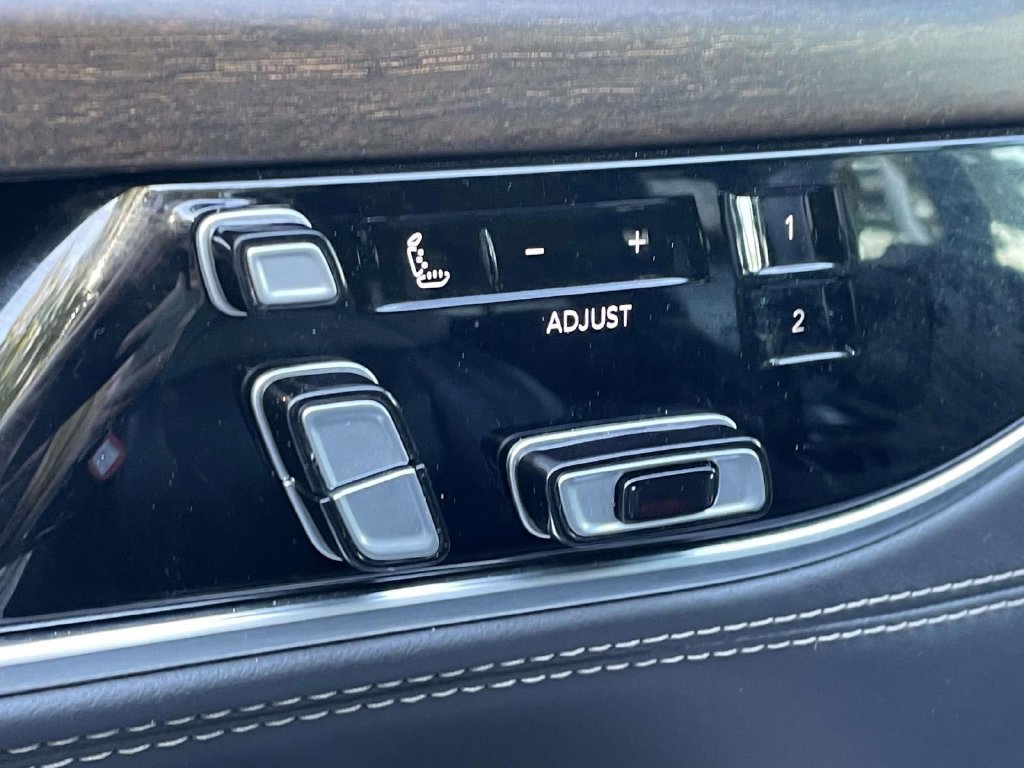 Certified 2023 Jeep Grand Wagoneer 4WD image 29
