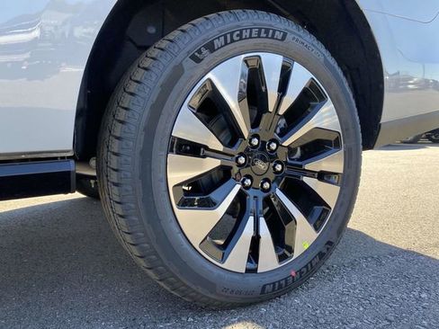 New 2025 Ford Expedition Max Platinum w/ Driver's Package image 9