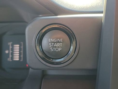 Certified 2025 Toyota Tacoma SR5 AWD/4WD image 23