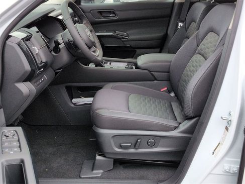 New 2025 Nissan Pathfinder SV image 14