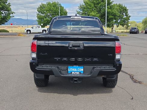 Used 2022 Toyota Tacoma Limited w/ Black Out Package (TMS) AWD/4WD image 13