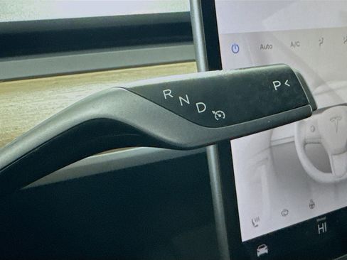 Used 2023 Tesla Model 3 Standard Range image 18