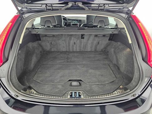 Used 2016 Volvo V60 T5 Platinum image 14