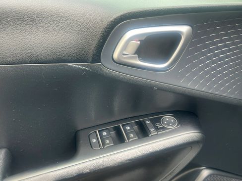 Used 2021 Kia Soul S FWD image 13