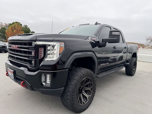 Used 2021 GMC Sierra 2500 AT4 w/ AT4 Premium Plus Package image 2
