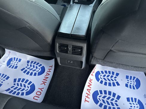 Used 2023 Nissan Rogue SV image 12