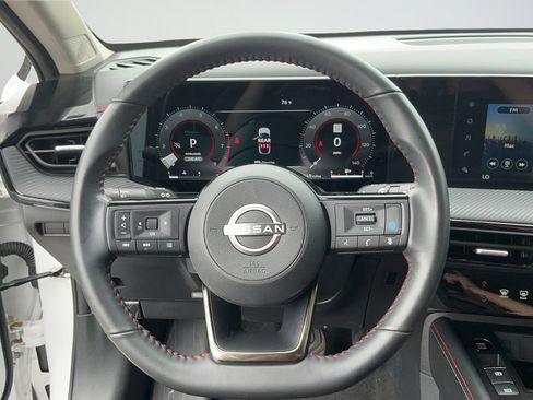 Certified 2025 Nissan Kicks SR FWD image 27