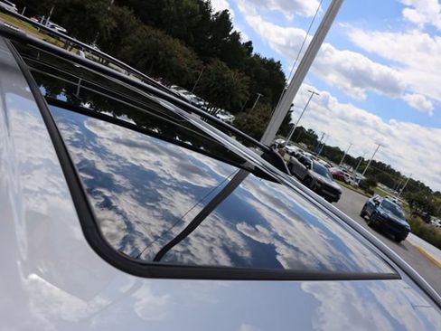 Used 2022 Toyota Highlander Platinum FWD image 9