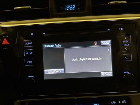 Used 2018 Toyota Corolla LE image 17