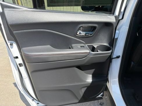 Used 2025 Honda Ridgeline Black Edition image 13