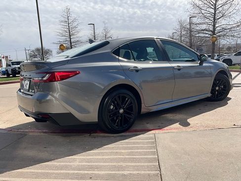 Used 2025 Toyota Camry SE image 6