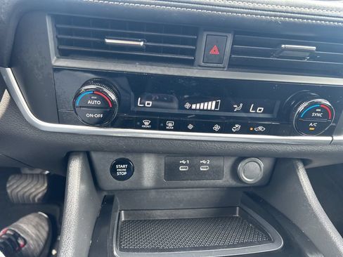 Certified 2025 Nissan Rogue SV AWD/4WD image 14