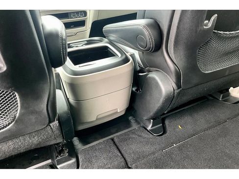 Certified 2024 Chrysler Pacifica Touring-L FWD image 33