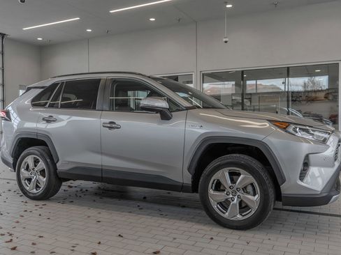 Used 2021 Toyota RAV4 Limited image 12