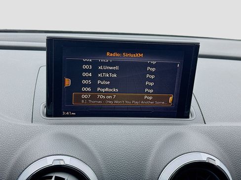 Used 2018 Audi A3 e-tron Premium image 11