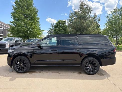 New 2026 Lincoln Navigator L Reserve AWD/4WD image 8