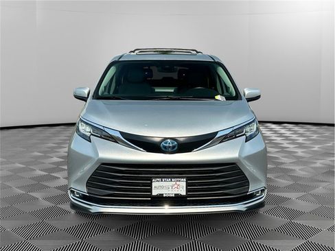 Used 2021 Toyota Sienna XLE w/ XLE Plus Package AWD/4WD image 8