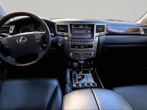 Used 2013 Lexus LX 570 4WD w/ Luxury Pkg image 8