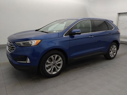 Used 2024 Ford Edge Titanium image 2