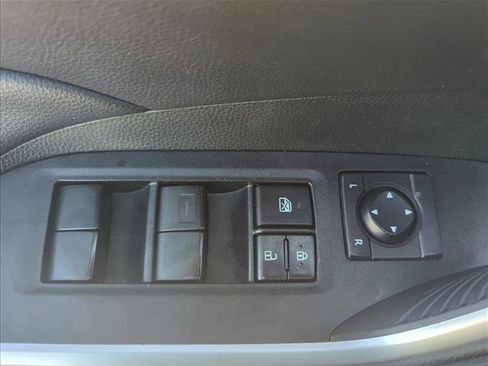 Used 2021 Toyota RAV4 XLE image 9