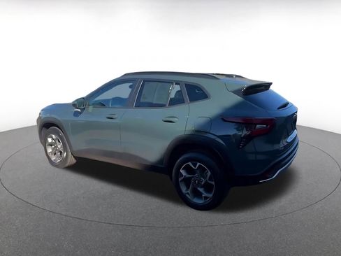 Used 2025 Chevrolet Trax LT w/ LT Convenience Package FWD image 12