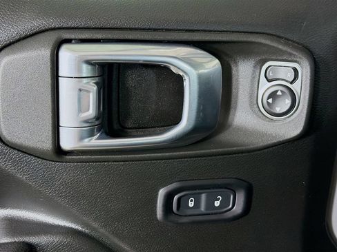 Used 2022 Jeep Gladiator Rubicon w/ Cold Weather Group AWD/4WD image 17