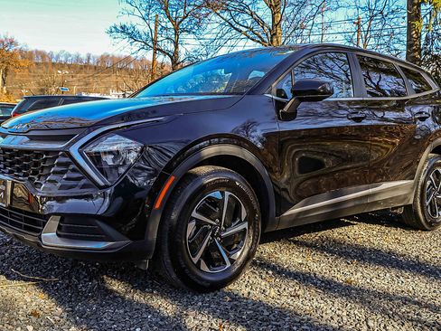 Used 2023 Kia Sportage LX image 3