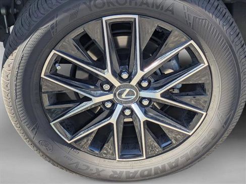 Used 2024 Lexus GX 550 w/ Accessory Package (Z1) image 17