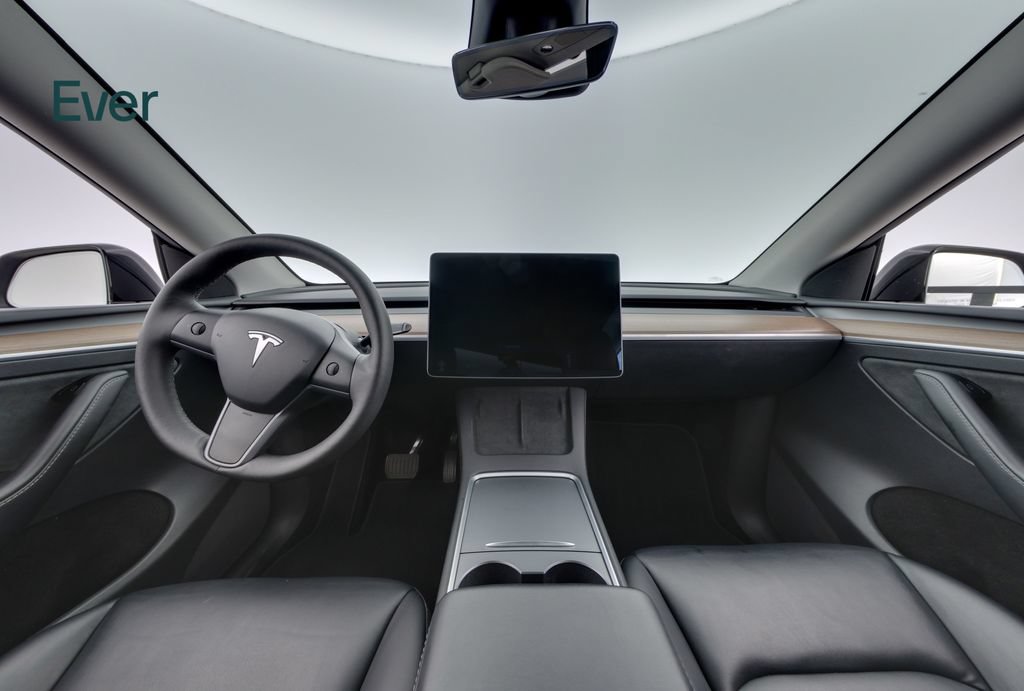 Used 2025 Tesla Model Y Long Range AWD/4WD image 28