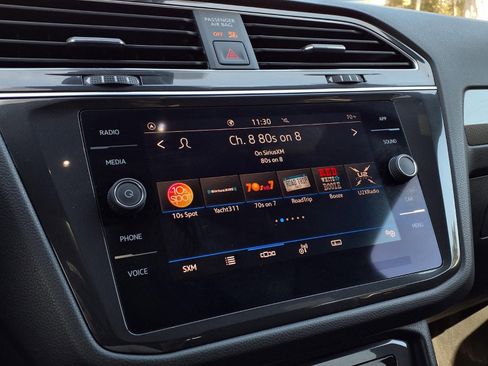 Certified 2023 Volkswagen Tiguan SE R-Line image 9